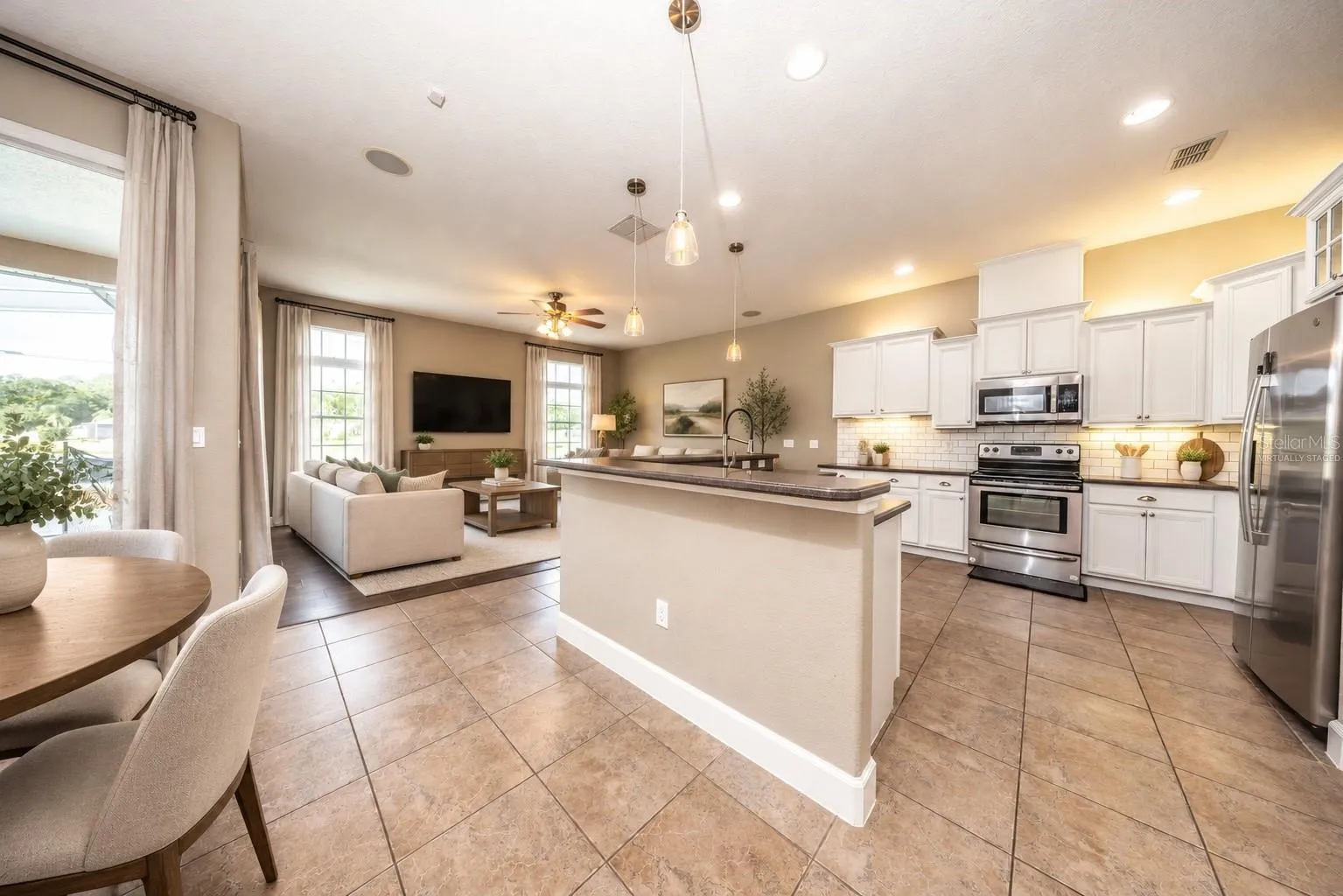 Kitchen/Family room combo with eat-in space (virtually staged)