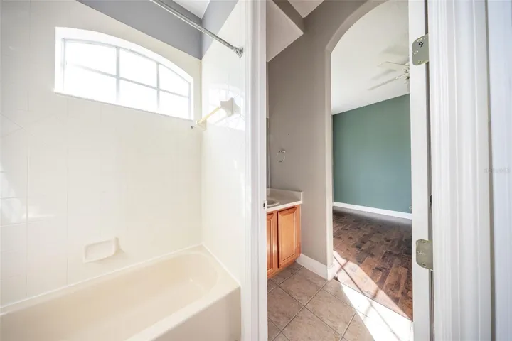 Upstairs jack-n-jill bathroom