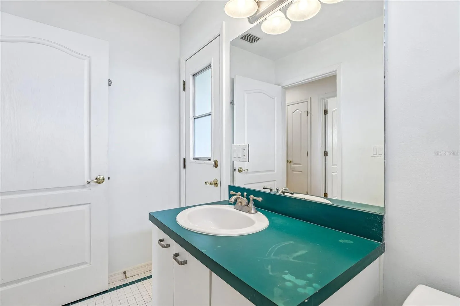 Pool/Office Bath