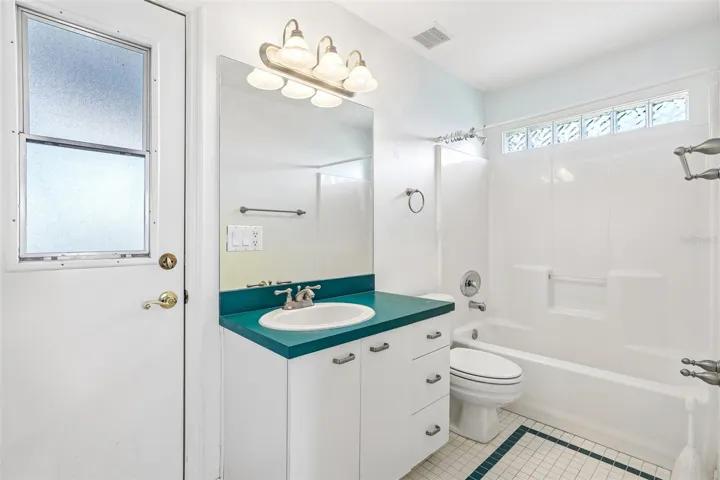 Pool/Office Bath