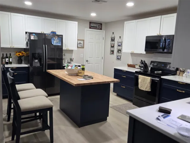 Updated kitchen with 2 toned shaker cabinets