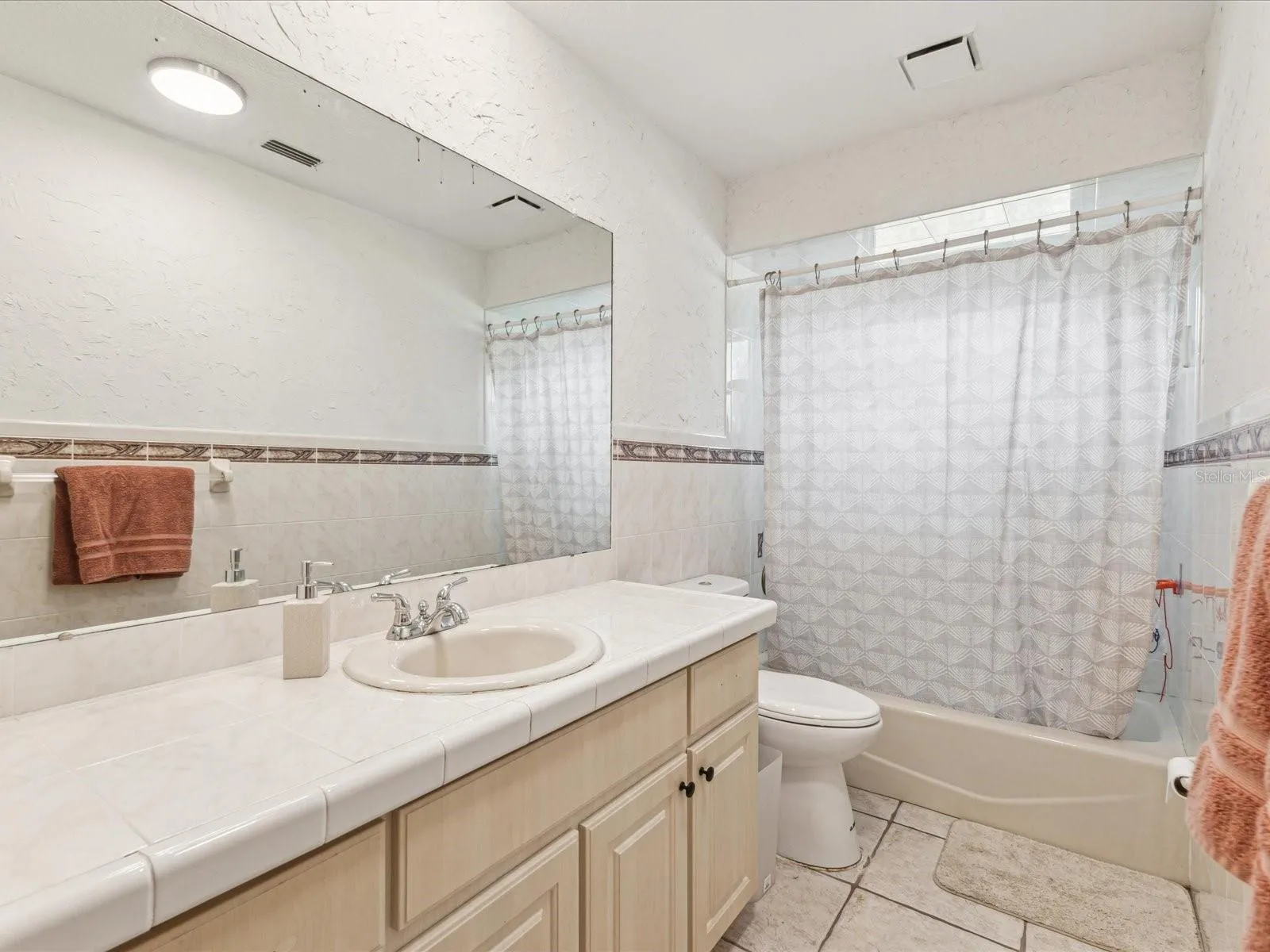 Guest Bathroom 3