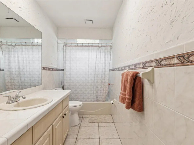 Guest Bathroom 3