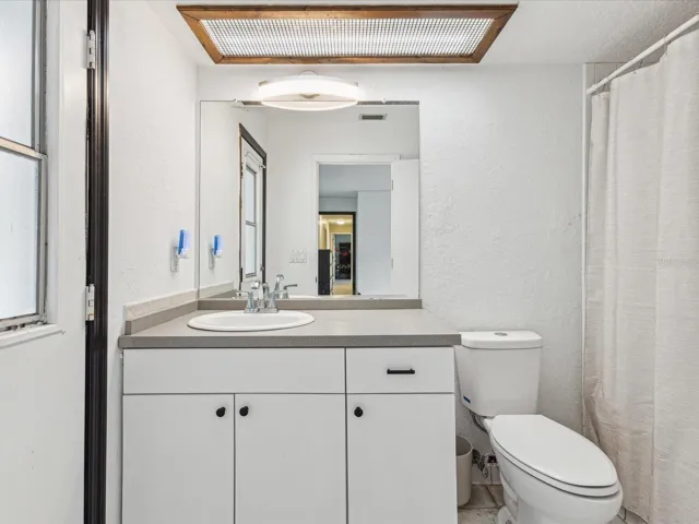 Bedroom 2 ensuite with pool access