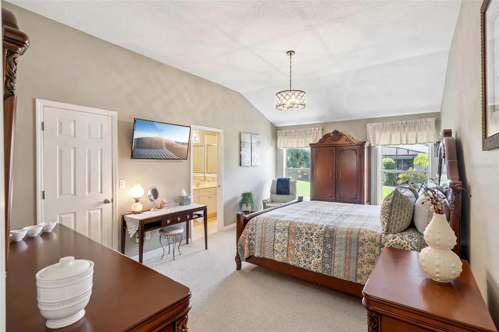 Primary suite with walk-in closet and en-suite bath.