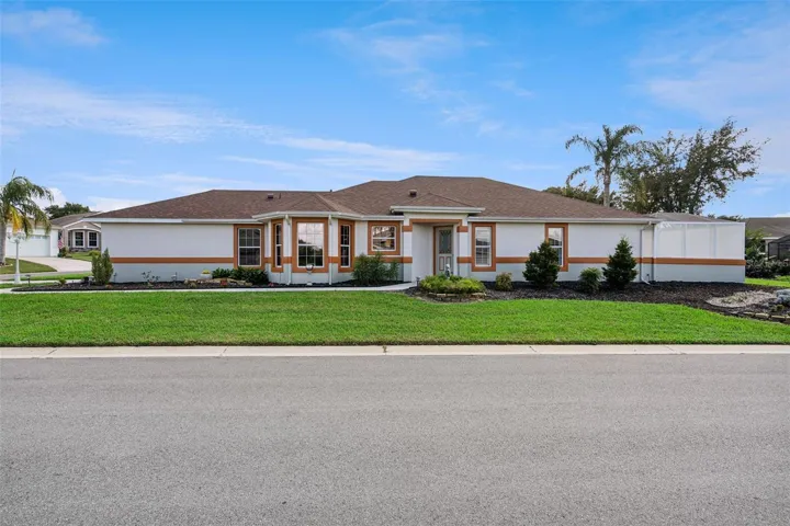 Welcome to 4900 Canoe Court, in Royal Harbor - Tavares.