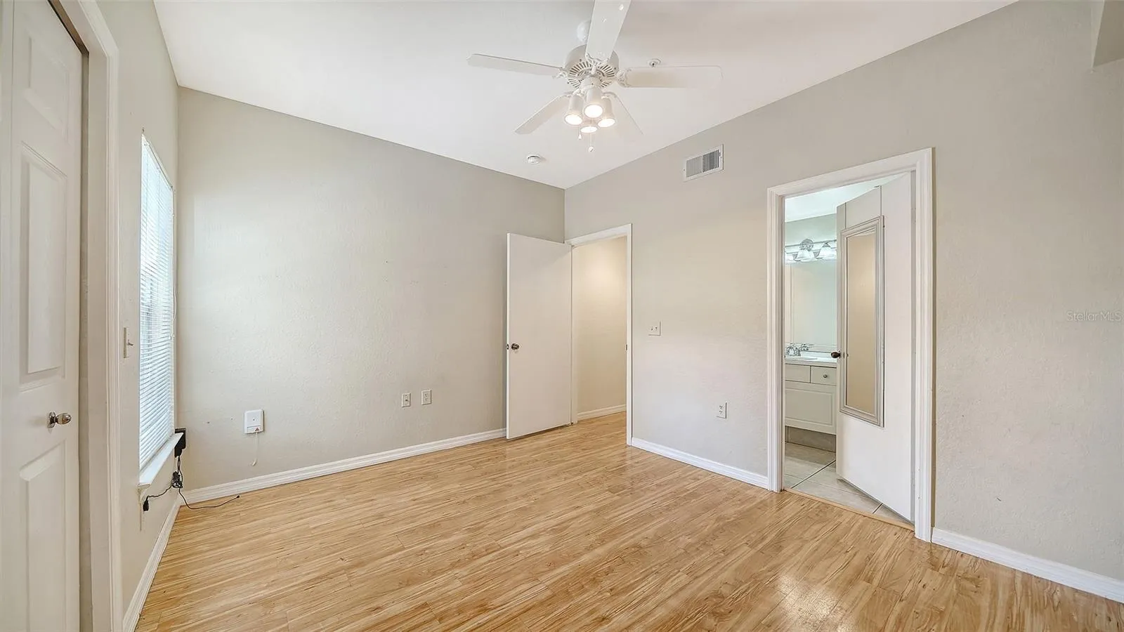 GUEST BEDROOM WITH ACCESS TO SECOND BATHROOM