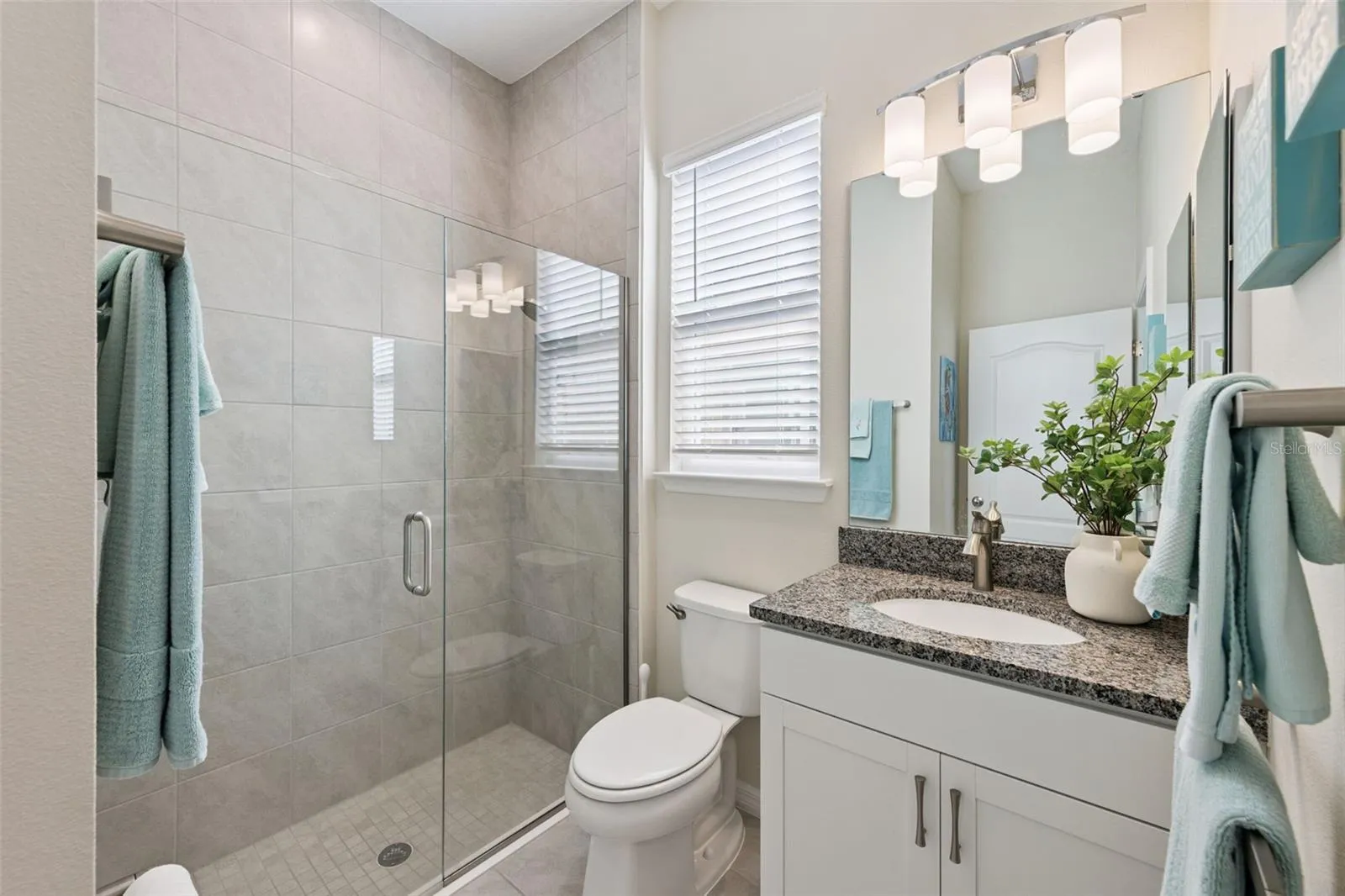 En-suite bathroom in bedroom #1