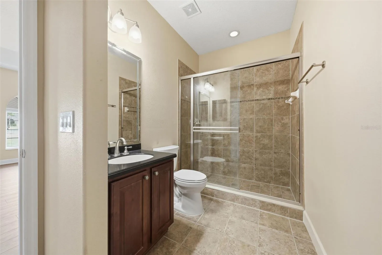 Bedroom 5/Bonus Room en suite