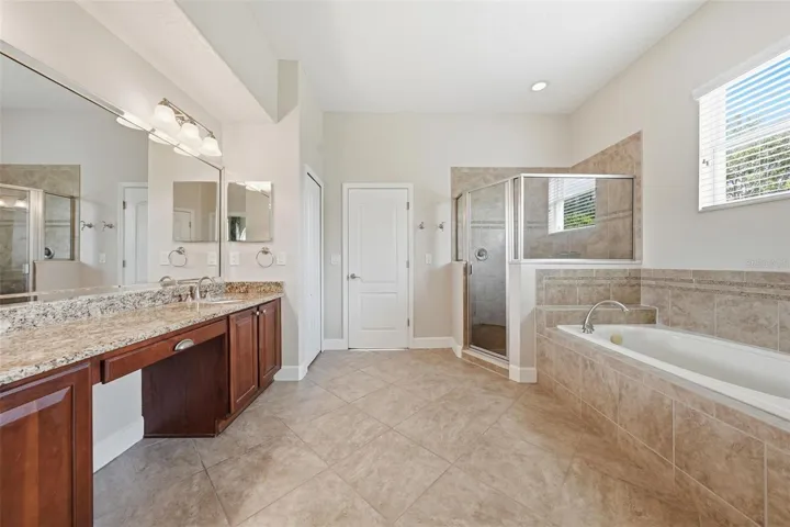 Primary en suite 1