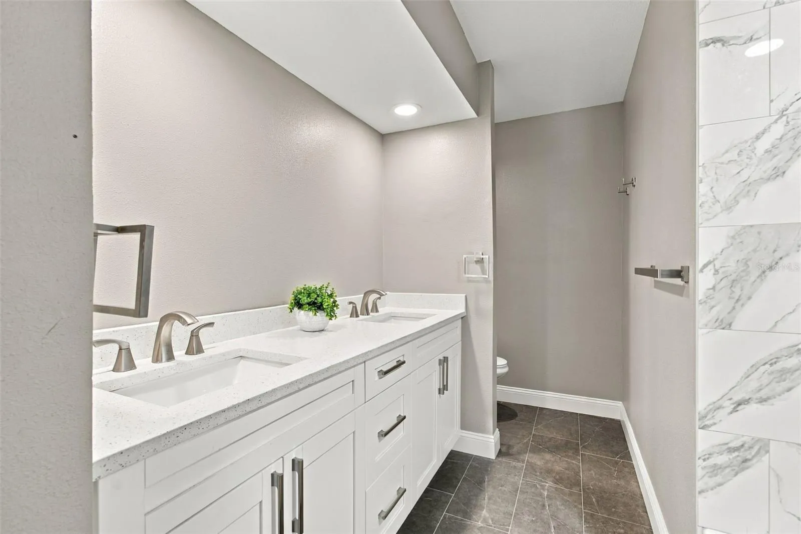2nd bathroom
