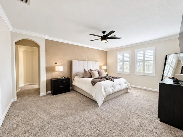 Spacious primary (upstairs)