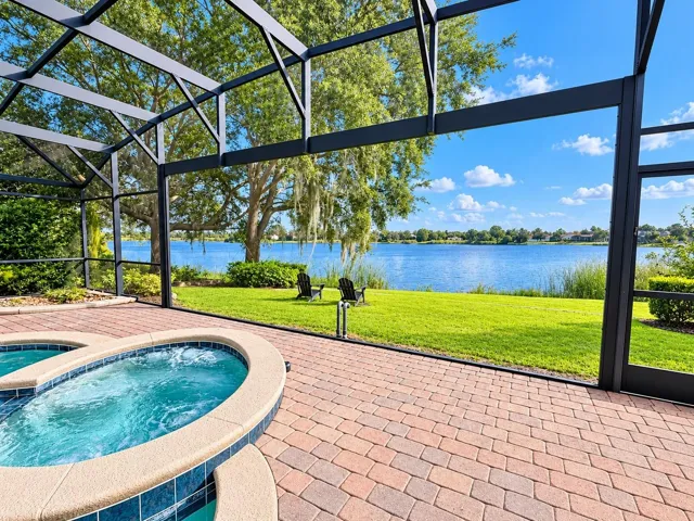 200+sf of unobstructed panoramic views