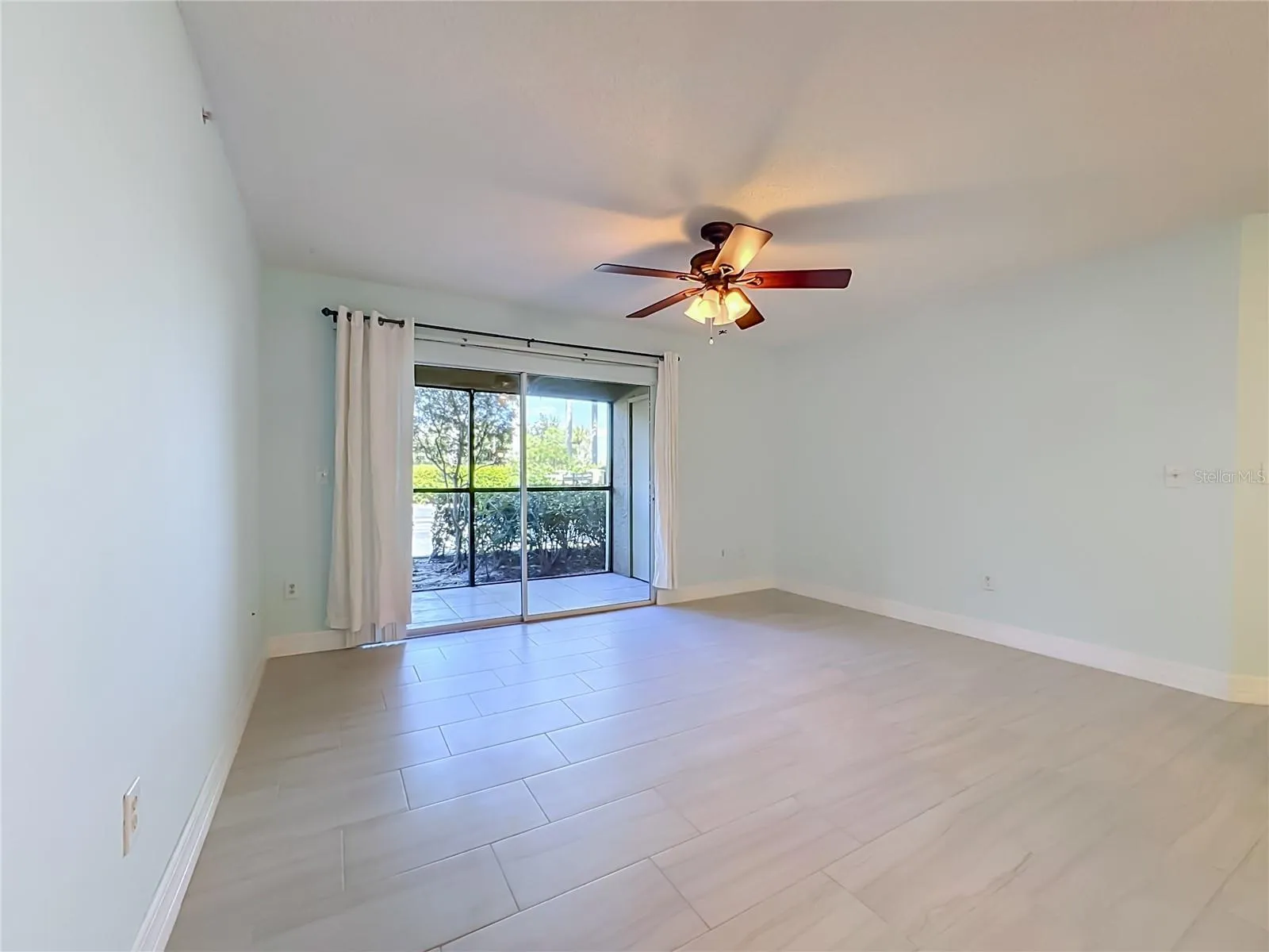 Great Room to Lanai