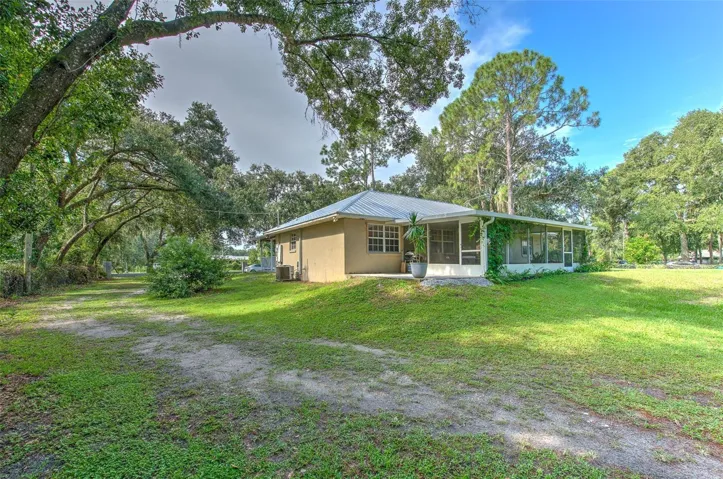 Rear Exterior & Screened-In Porch