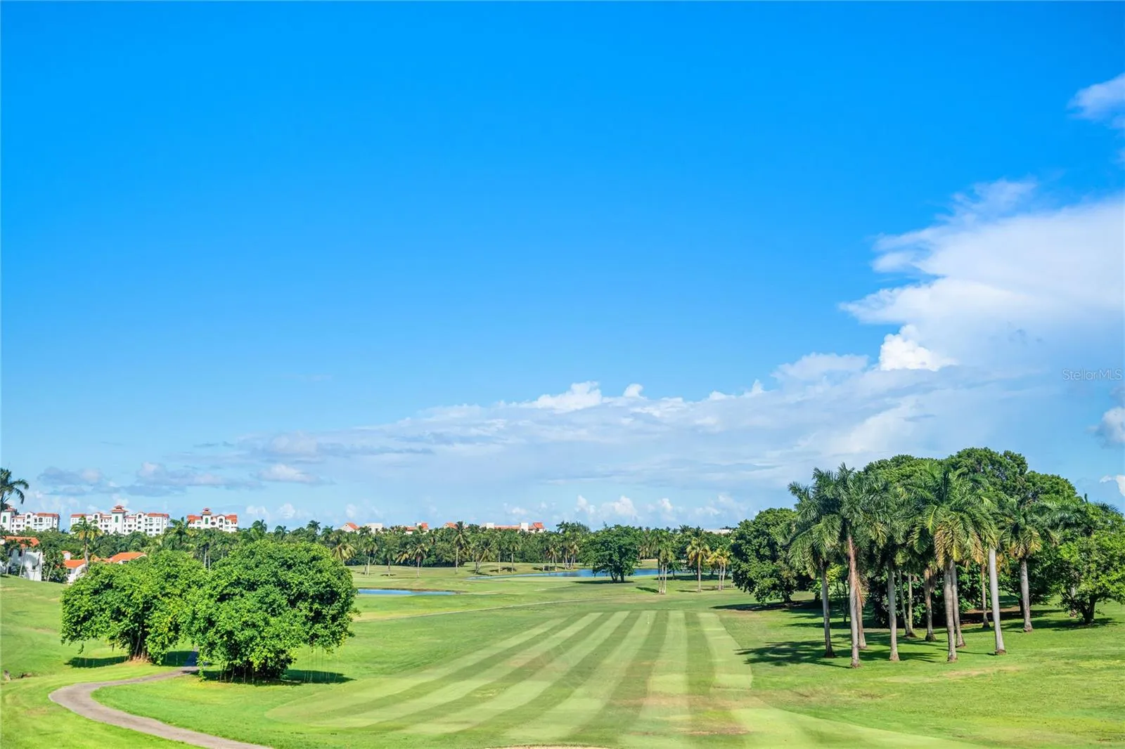 Direct view of the golf course by hole #6