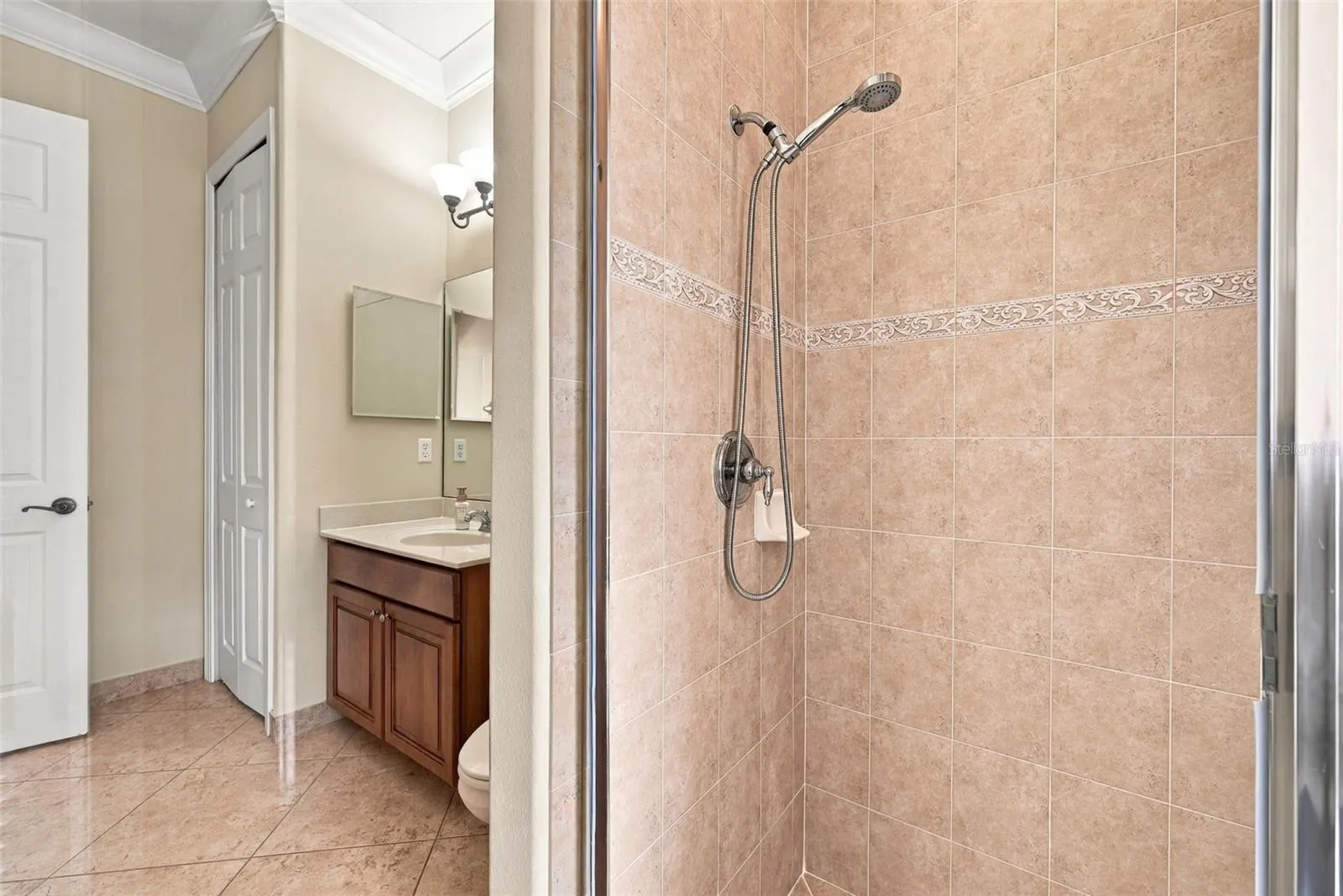 Guest Bathroom \ Pool Bathroom