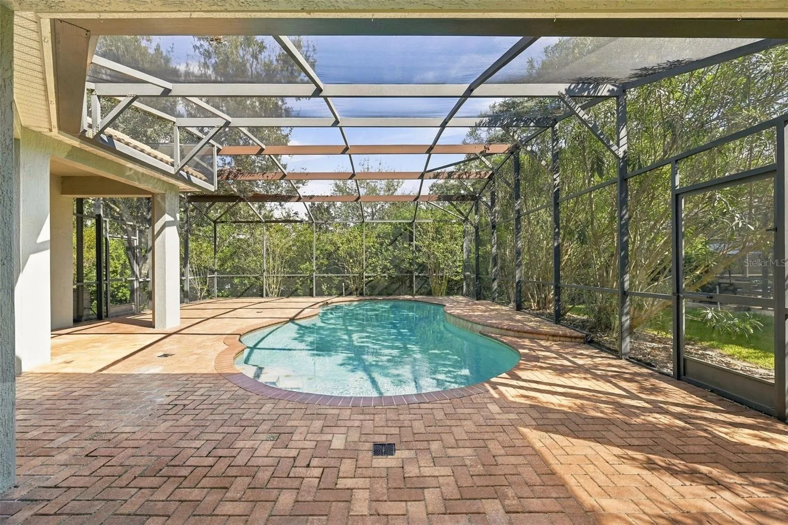 Pool / Lanai