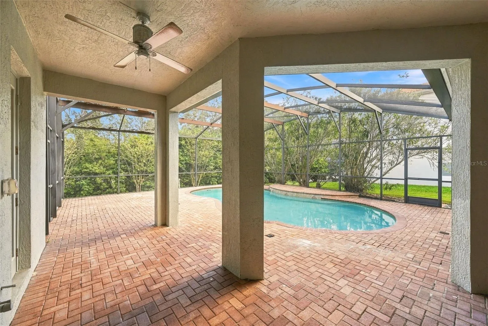 Pool / Lanai