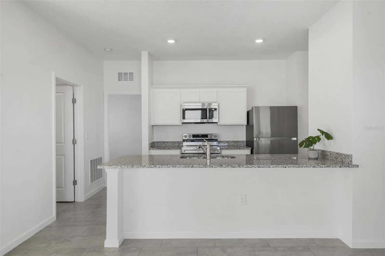 Kitchen bar counter