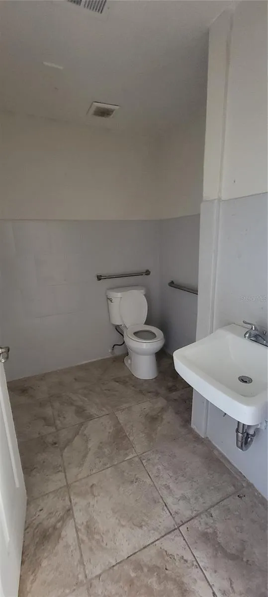 Unit 502 - Bathroom 1