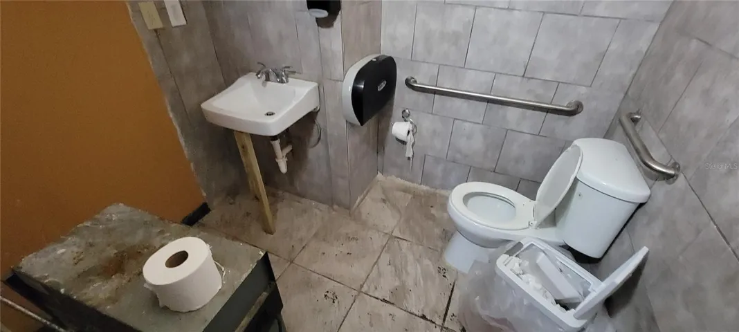 Unit 504 - Bathroom