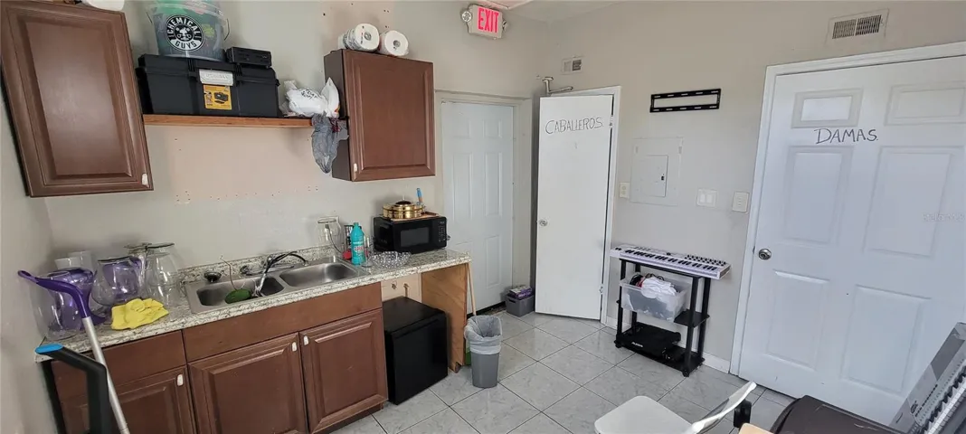 Unit 500 kitchenette