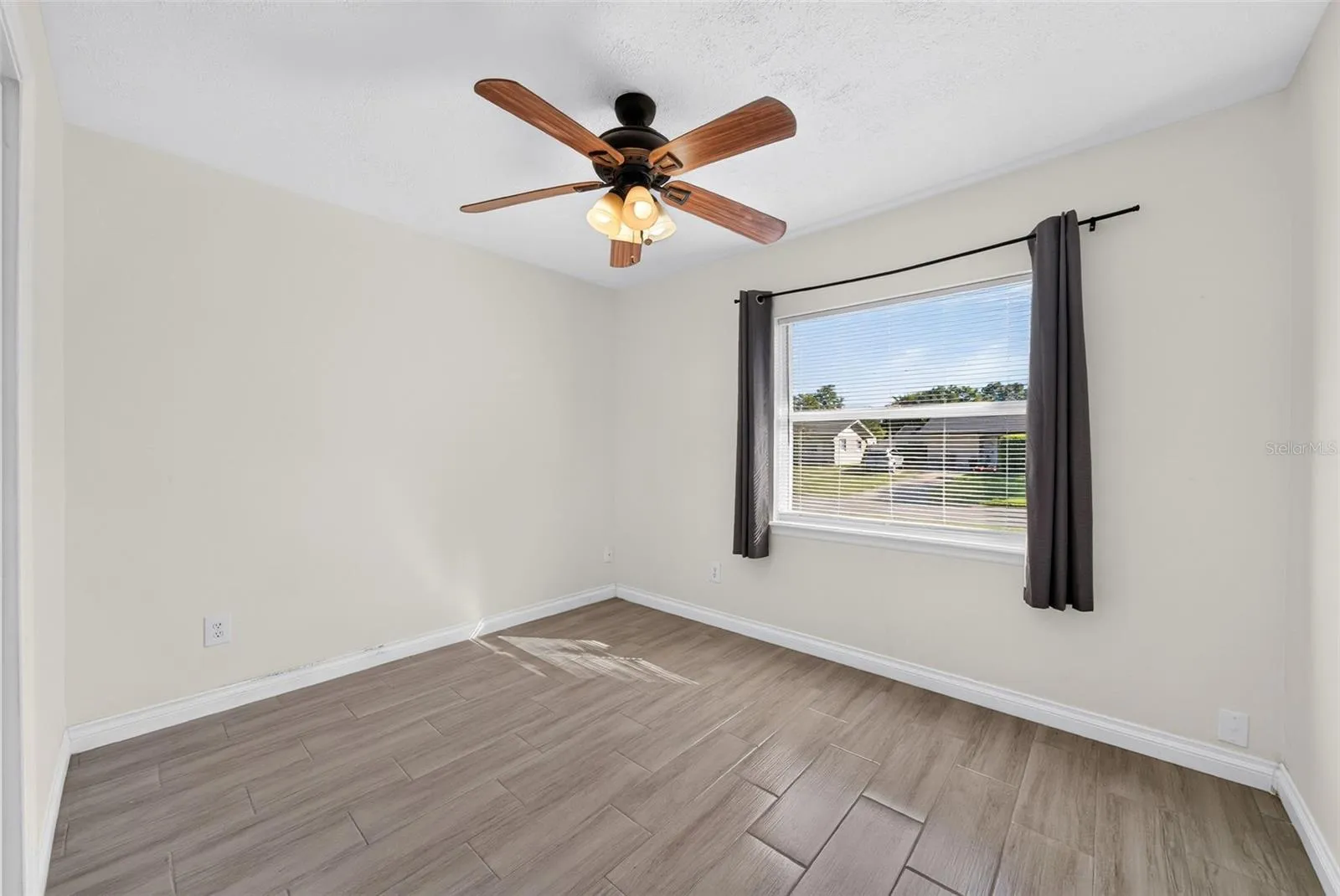 Bedroom #411'x9'