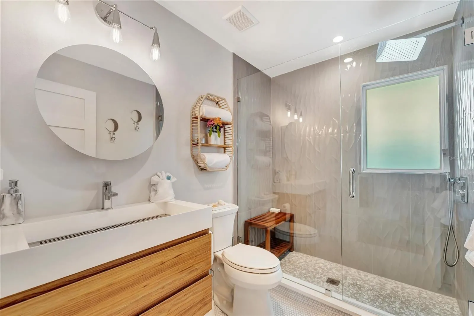 Bathroom #3  (rainshower)