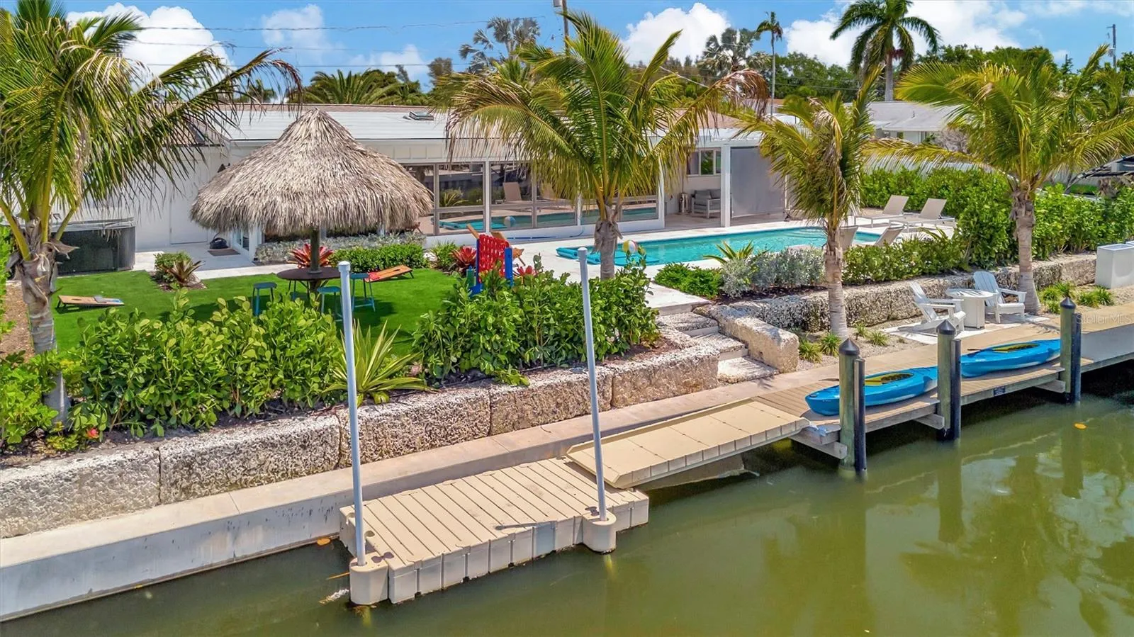 Floating kayak/paddleboard dock