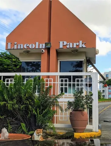 Parte Frontal del Condominio