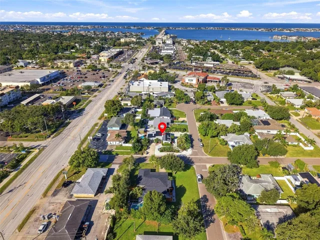 Walking distance to restaurants!