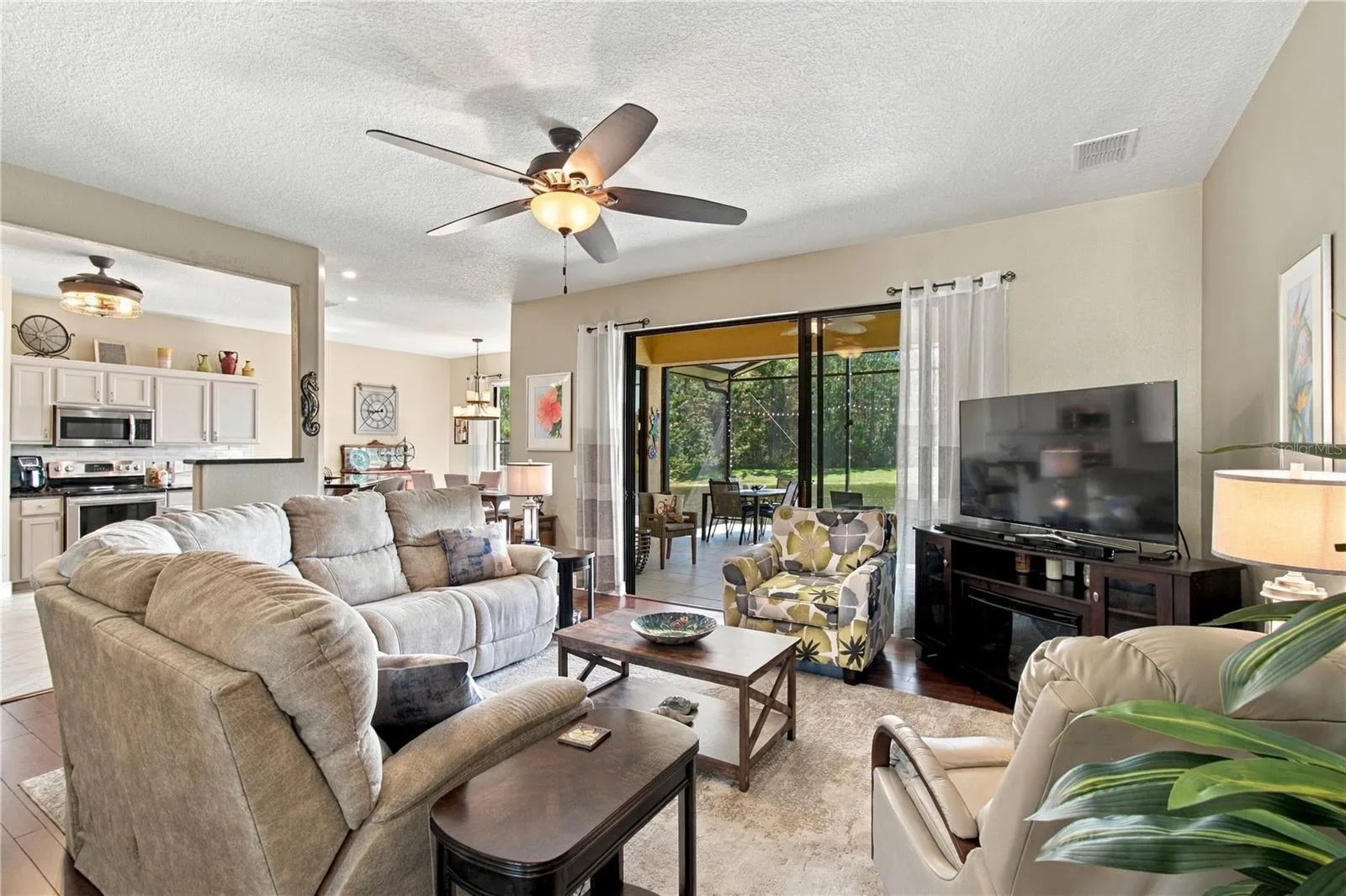 OPEN FLOOR PLAN