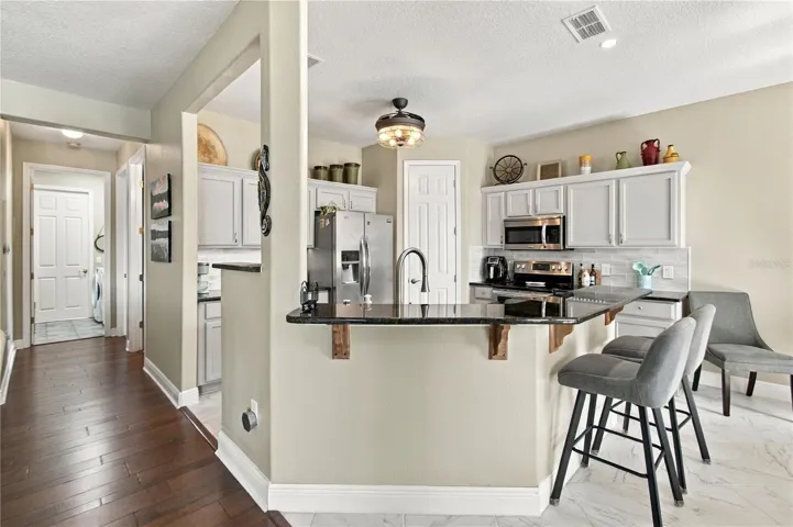 BREAKFAST BAR