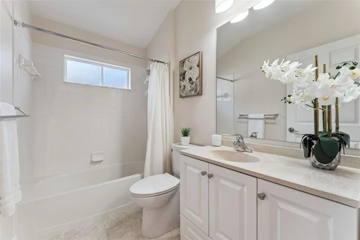 Guest Bathroom w/ tub/shower combo