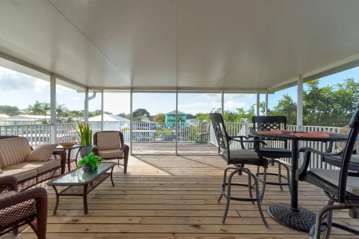Screened Upstairs Deck