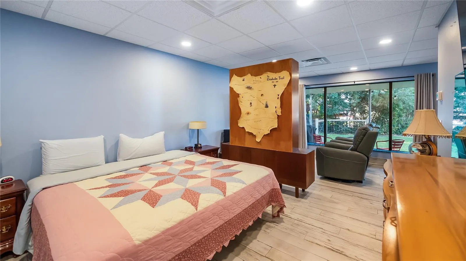 Detached garage and apartment. 2 car parking plus storage. Driveway off Lakeshore drive, little fenced in back yard. Full kitchen, laundry closet. remodeled. Pre wired for generator plug access so it can be run on a generator.
