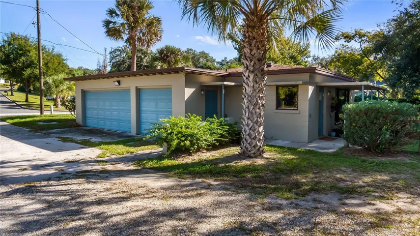 Detached garage and apartment. 2 car parking plus storage. Driveway off Lakeshore drive, little fenced in back yard. Full kitchen, laundry closet. remodeled. Pre wired for generator plug access so it can be run on a generator.