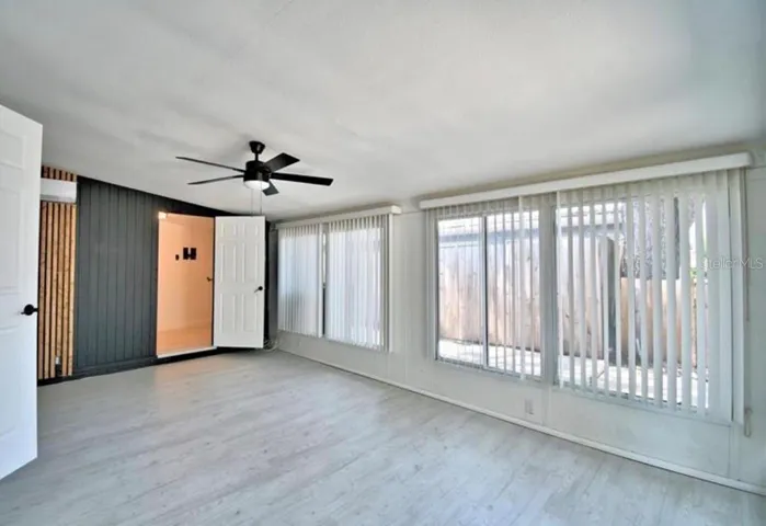 4th Bedroom / Bonus Room w Closet and Laundry Room