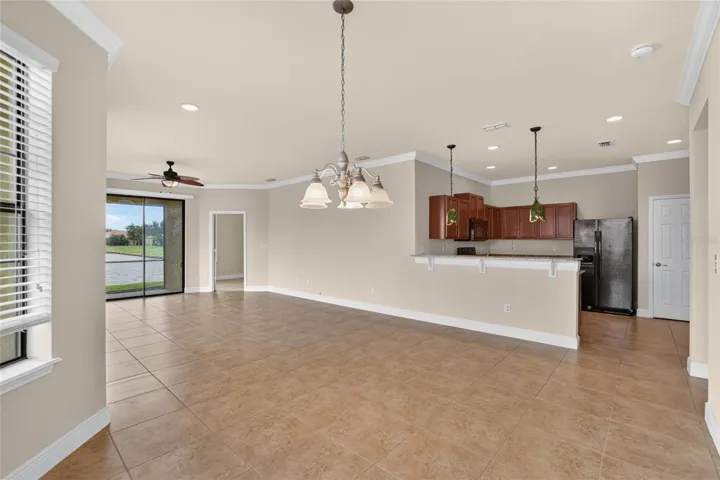 Dinning Room and breakfast bar