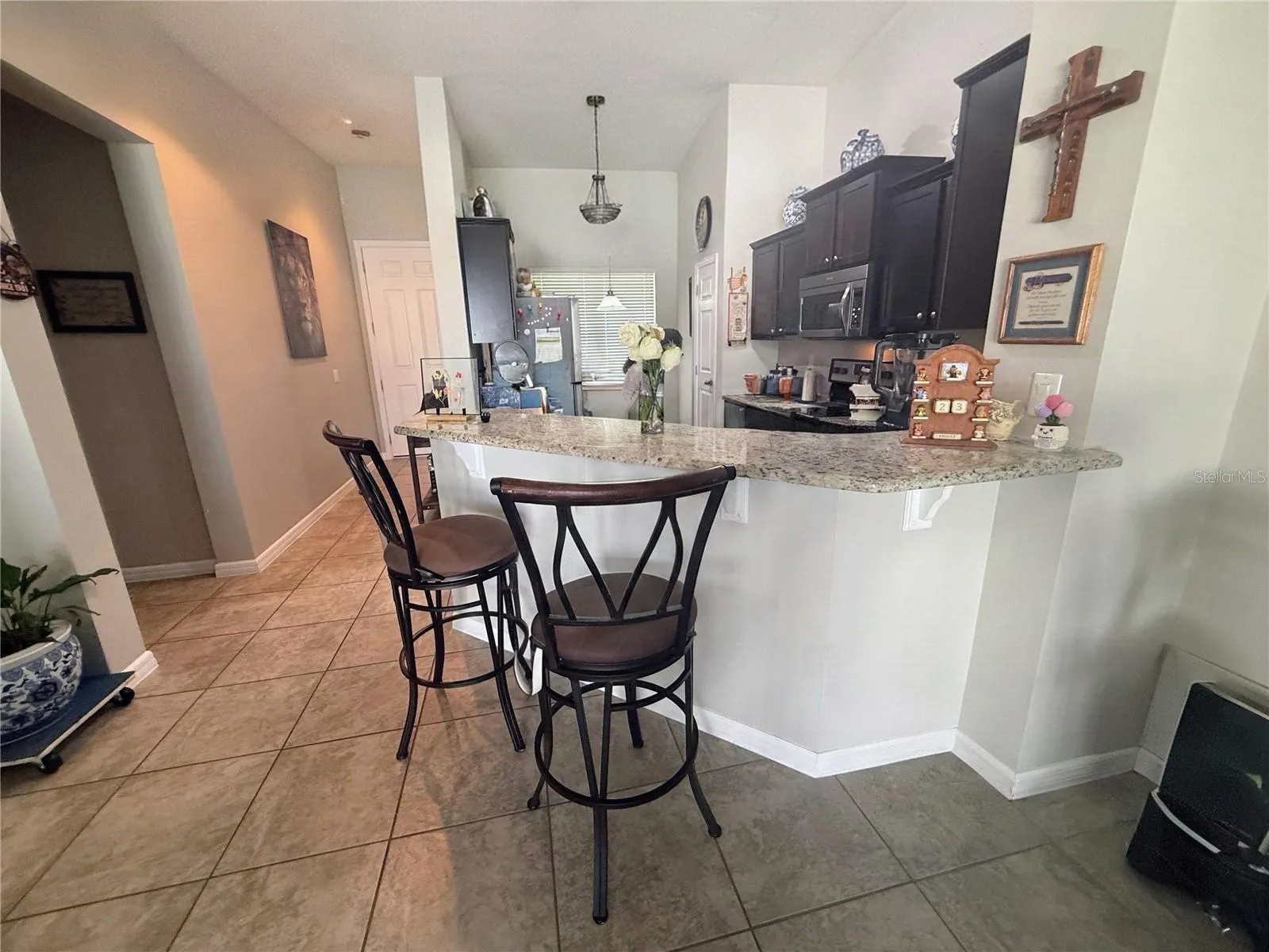 Kitchen and Breakfast Bar