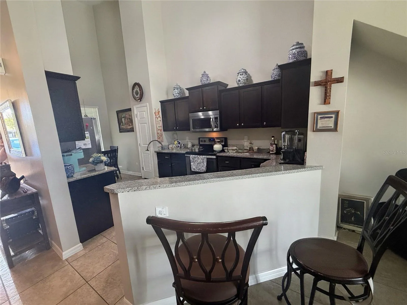 Kitchen and Breakfast Bar