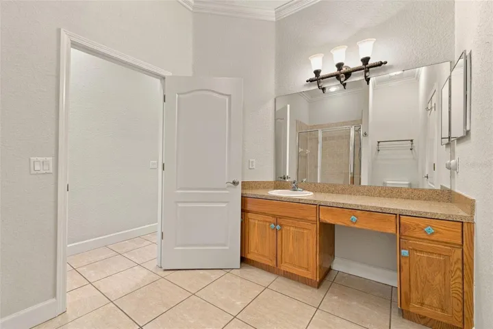 Bathroom 3 Full Bath with Enty off of Hallway for Guests!
