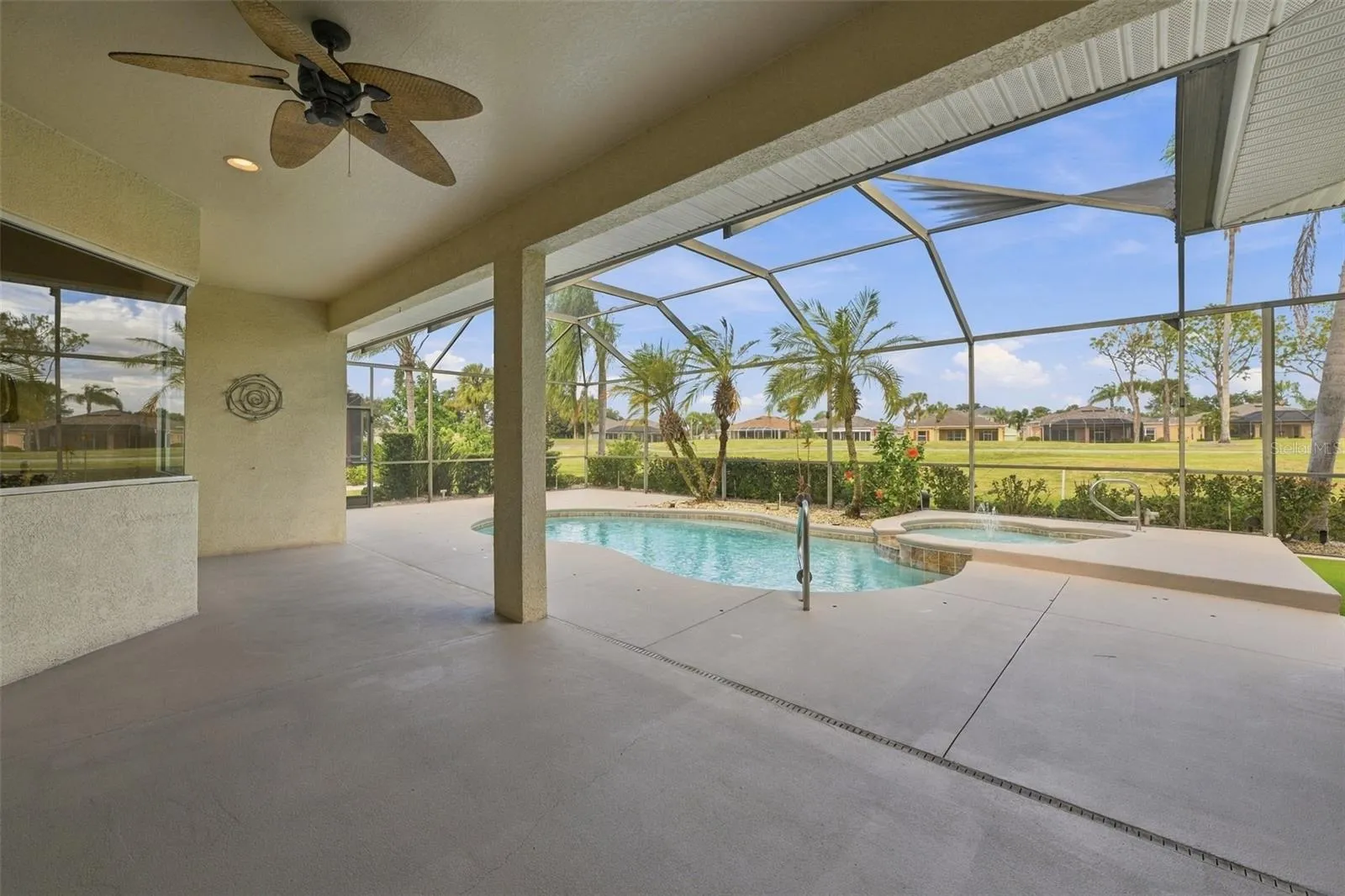 So much space under cover that it doesn't matter what the weather is doing, you can fully enjoy the outdoors.
