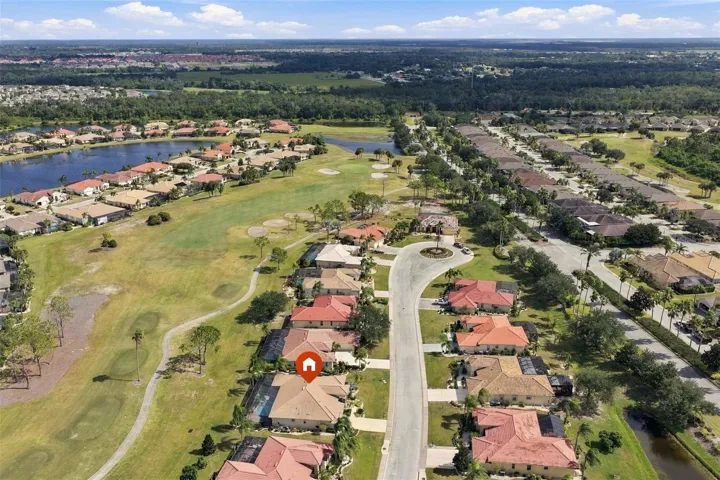 Aerial Photo showing Cul-de-Sac and Golf Course.