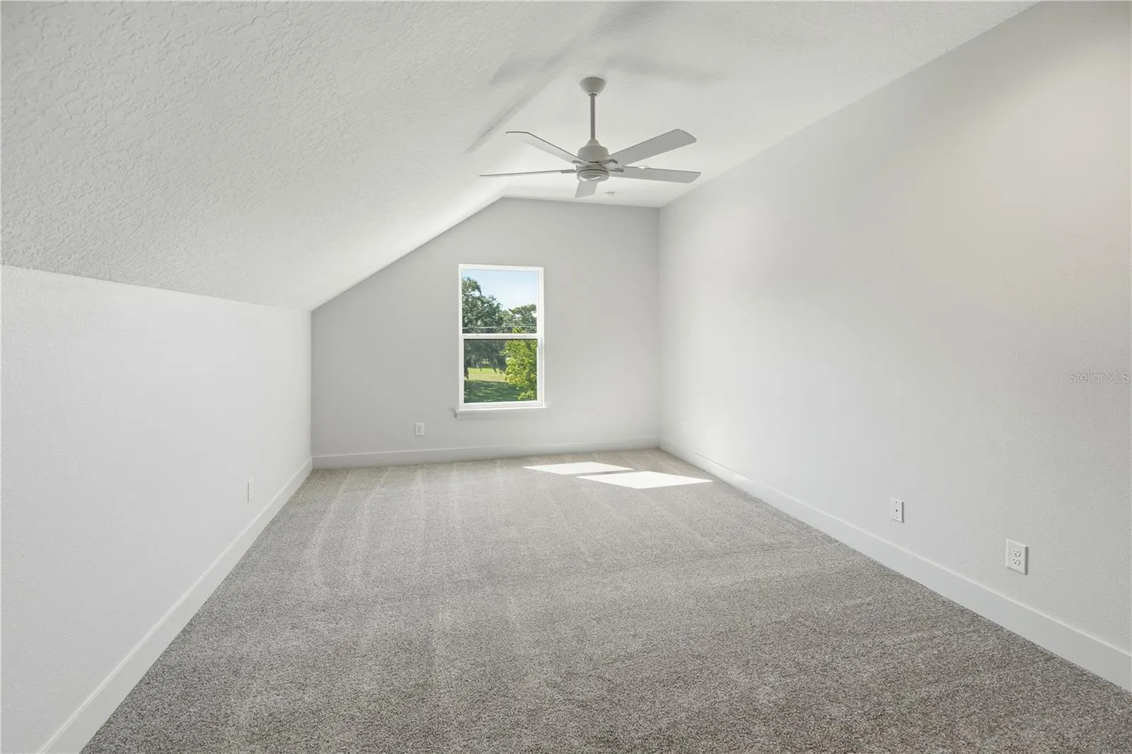 UPSTAIRS BEDROOM