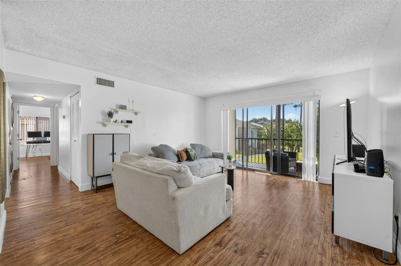 Spacious living room