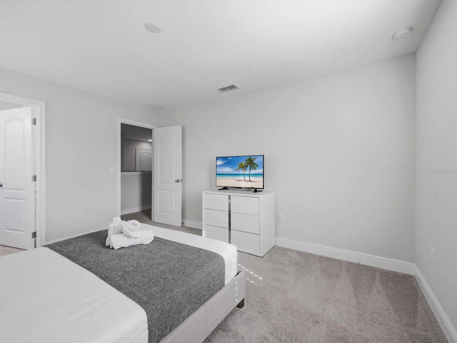 Upstairs ensuite bedroom 2