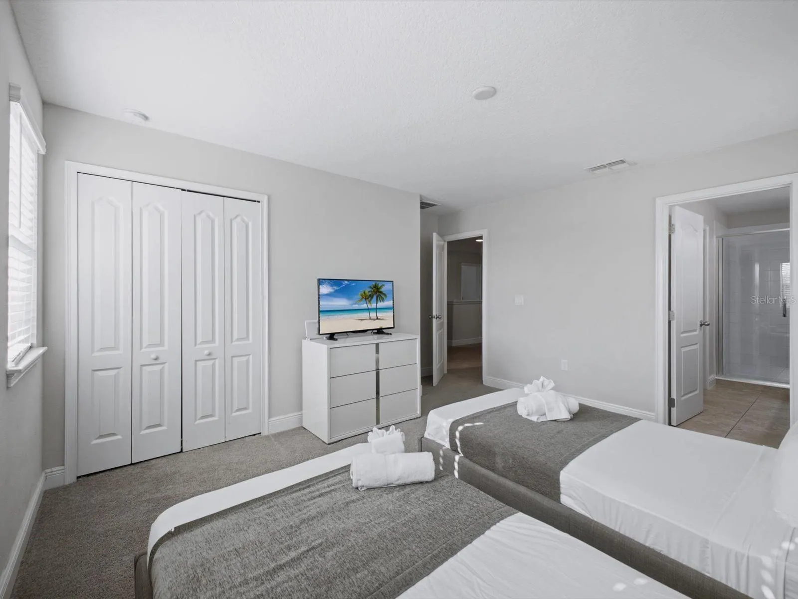 Upstairs ensuite bedroom 4