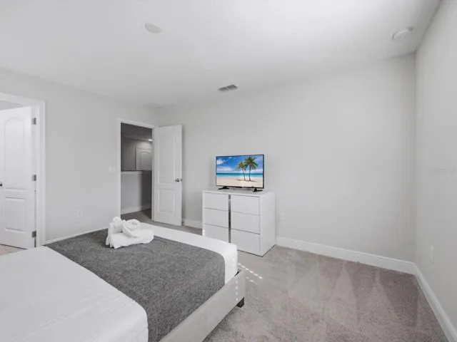 Upstairs ensuite bedroom 2